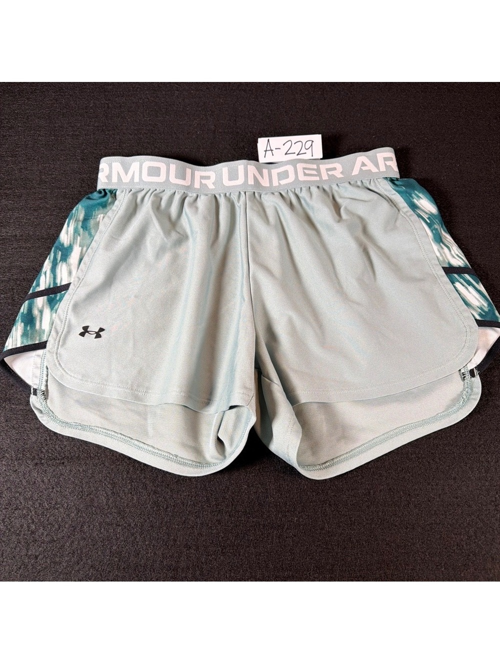 Under Armour Women’s Running/Athletic Shorts – Size Medium